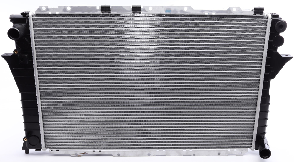 Радиатор охлаждения двигателя NISSENS арт. 58870